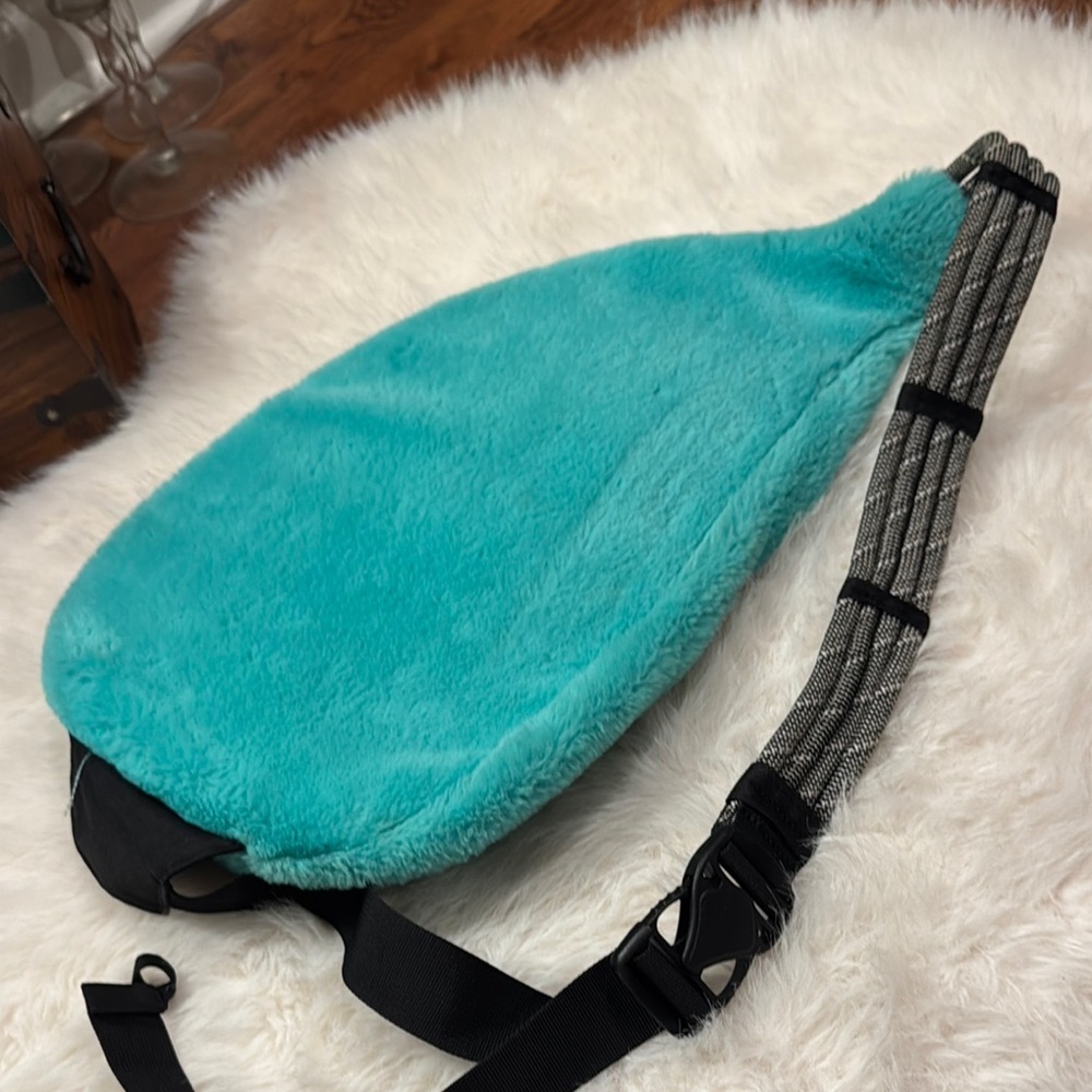 Kavu Blue/Green/Teal Crossbody Bag Cozy Accessories pre-owned. - Picture 4 of 8